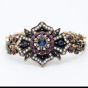 Women's antique gold color link Bracelet